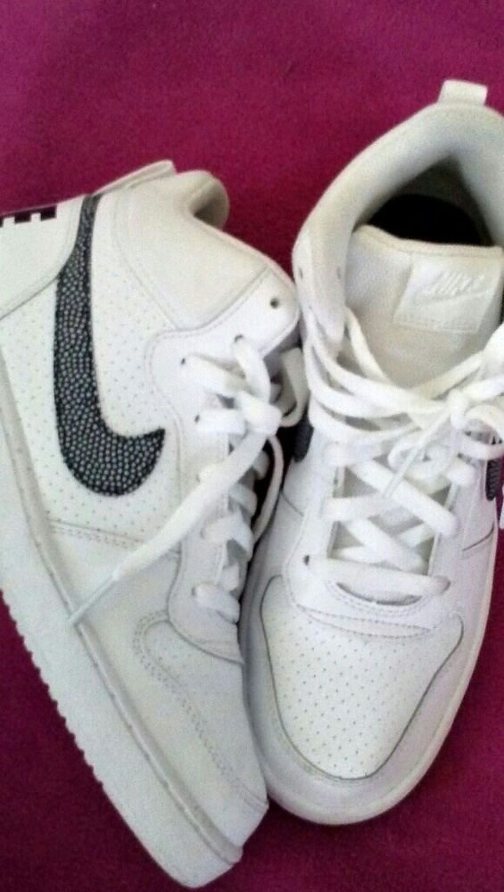 NIKE SNEAKERS